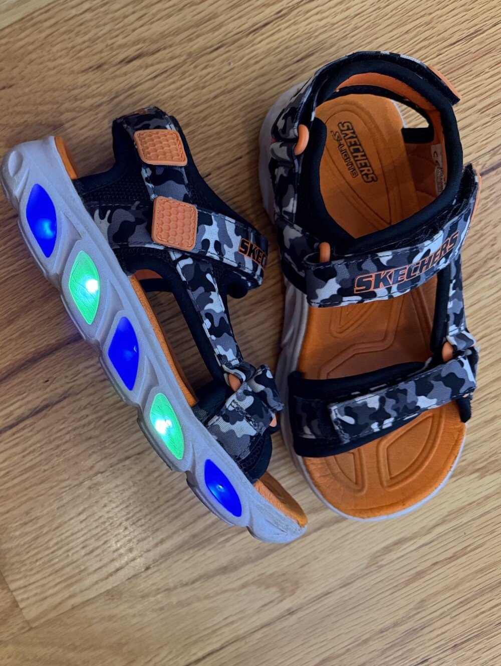 Boys Skechers Light-Up Camouflage Sport Sandals in Black/Orange Size 1